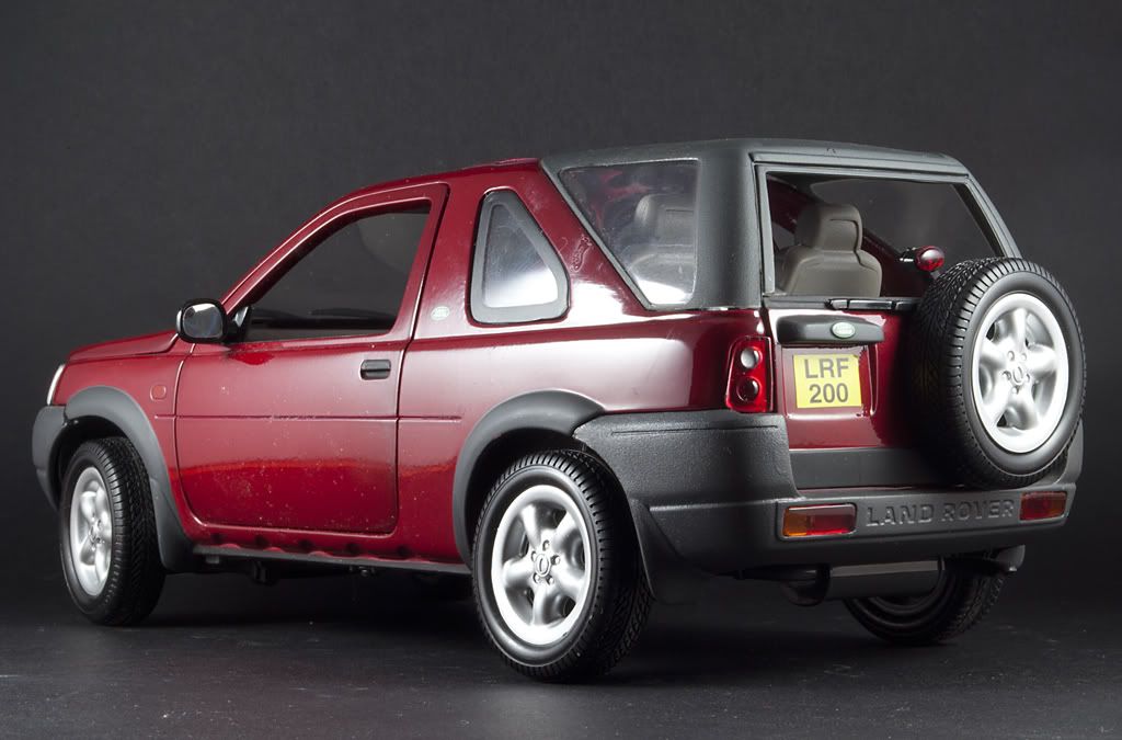 Land Rover Freelander ERTL 118 DX Trucks SUV Haulers