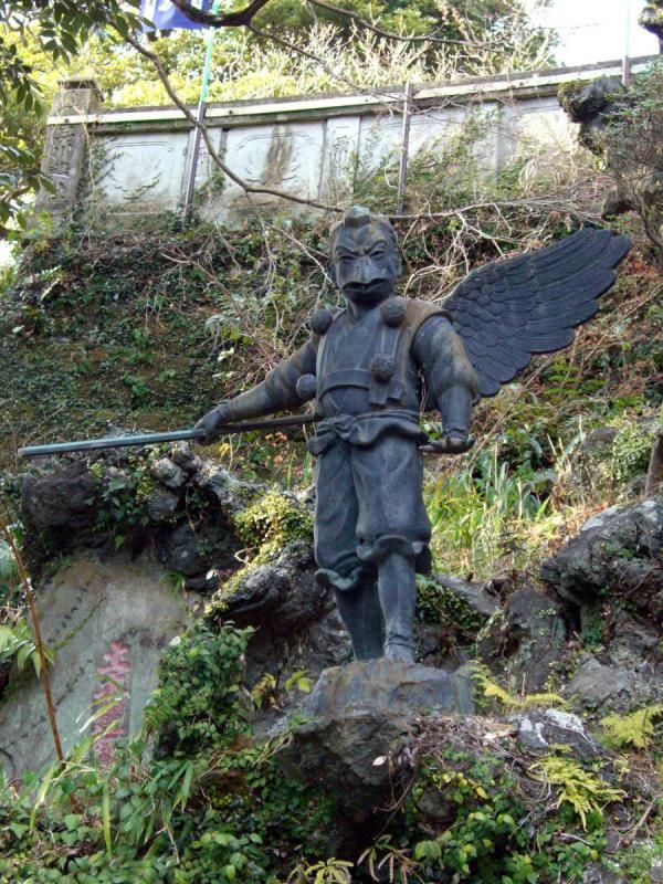 karasu tengu statue
