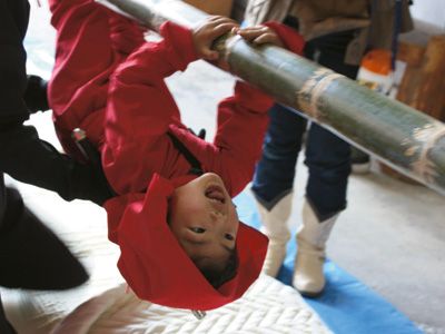 маленька девочка-ниндзя в школе Ига