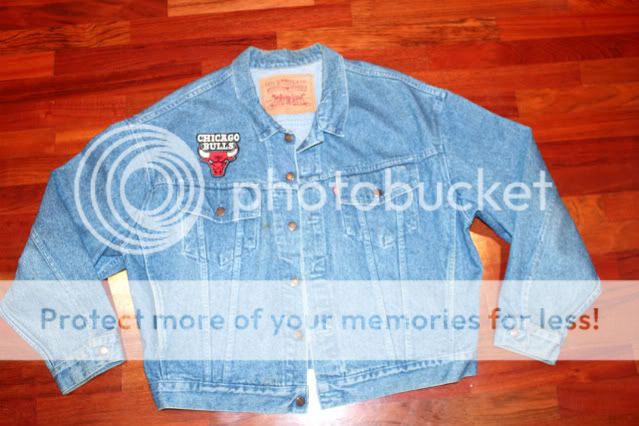 Vintage CHicago Bulls Blue Jean Jacket Crewneck Sweater Sweat JOrdan 